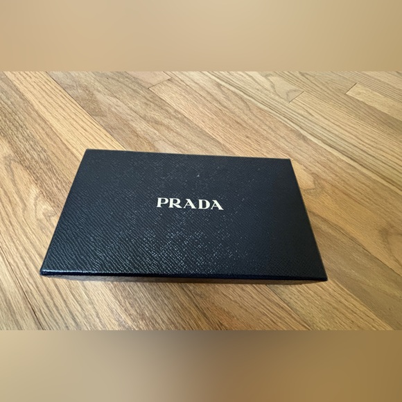 Prada Saffiano Wallet on Chain - Picture 2 of 8